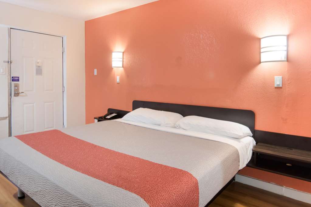 Motel 6 Fort Worth TX Seminary - photo 15