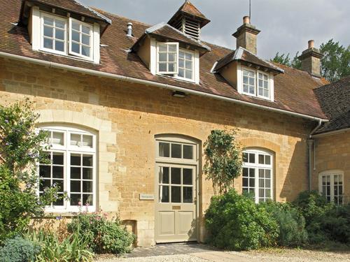 Newmarket Cottage — 5-Star Luxury Hotel in Chipping Norton, United Kingdom