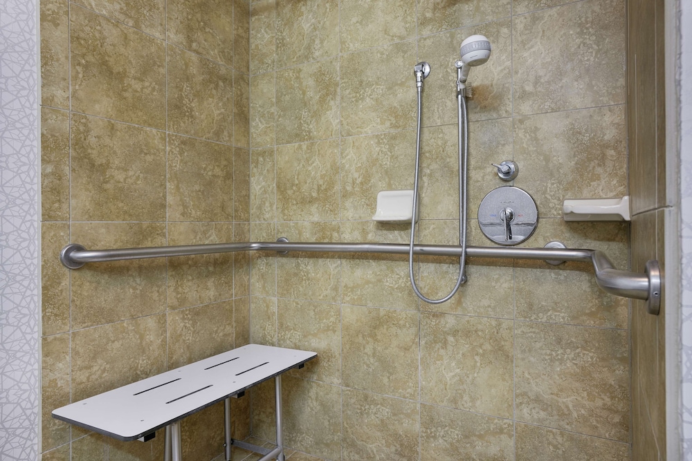 Hampton Inn Collierville - photo 25