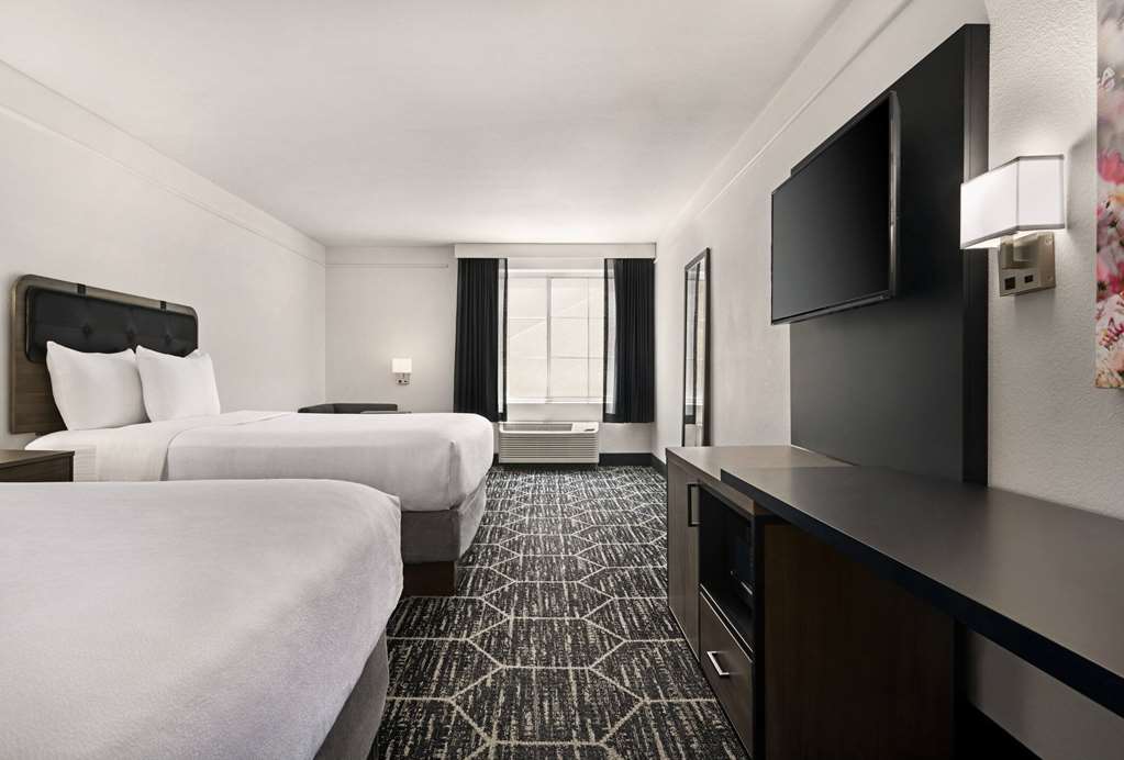 La Quinta Inn & Suites by Wyndham Hesperia Victorville - photo 54