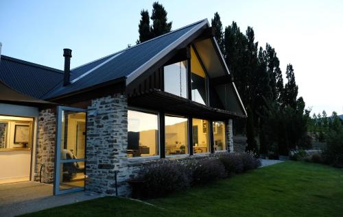 Bannock Brae Vineyard Cottage — 4-Star Luxury Hotel in Cromwell, New Zealand