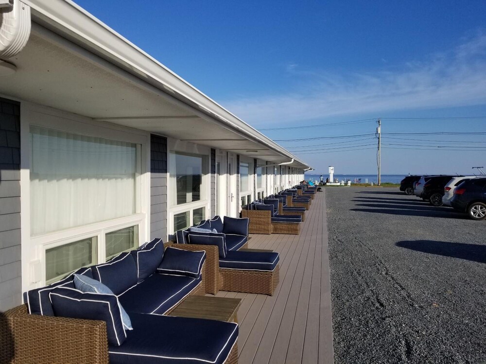 Breakwater Hotel - photo 27