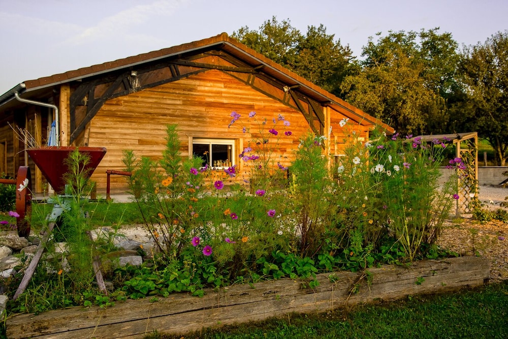 Paradis - carbon neutral hotel in Ferney-Voltaire