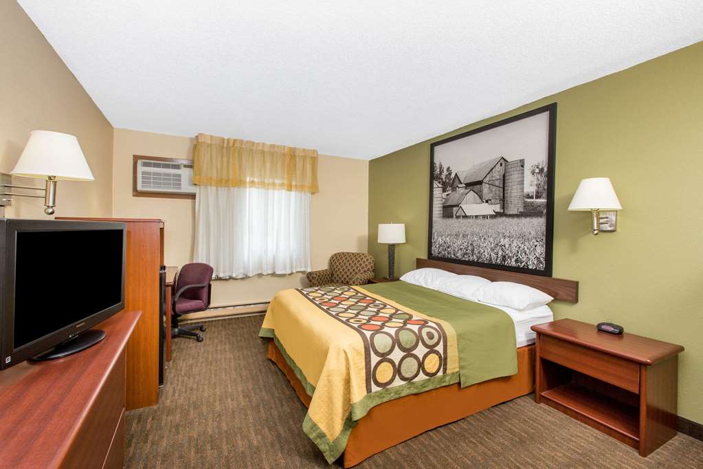 Super 8 by Wyndham Fairmont - photo 8