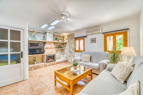 Ideal Property Mallorca Finca Toni — 4-Star Luxury Hotel in Alcudia, Spain