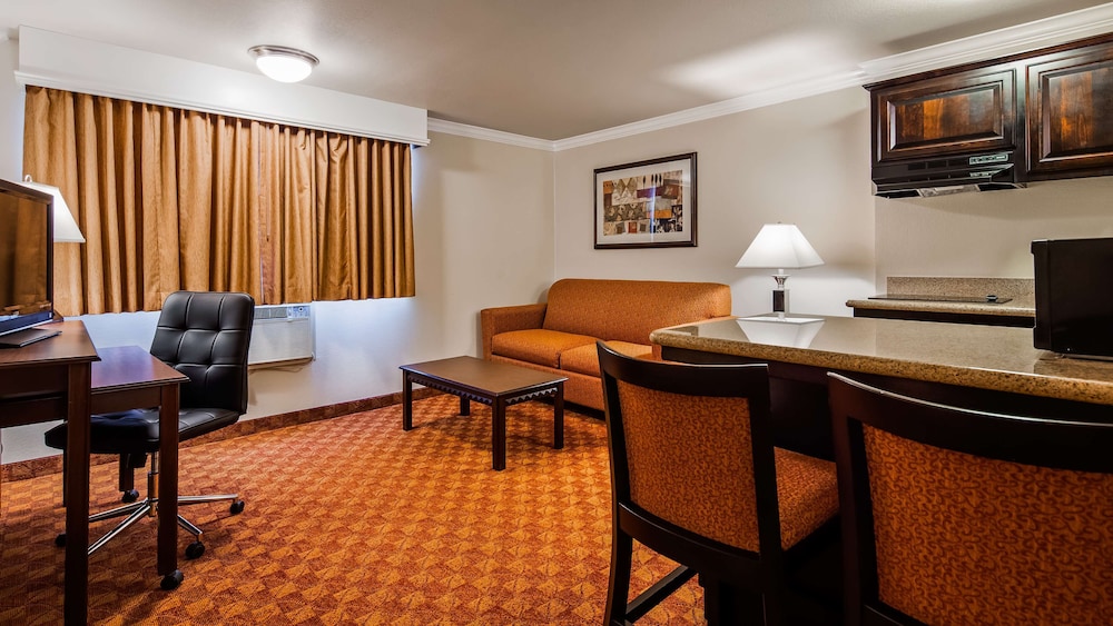 Lompoc Valley Inn and Suites - photo 13