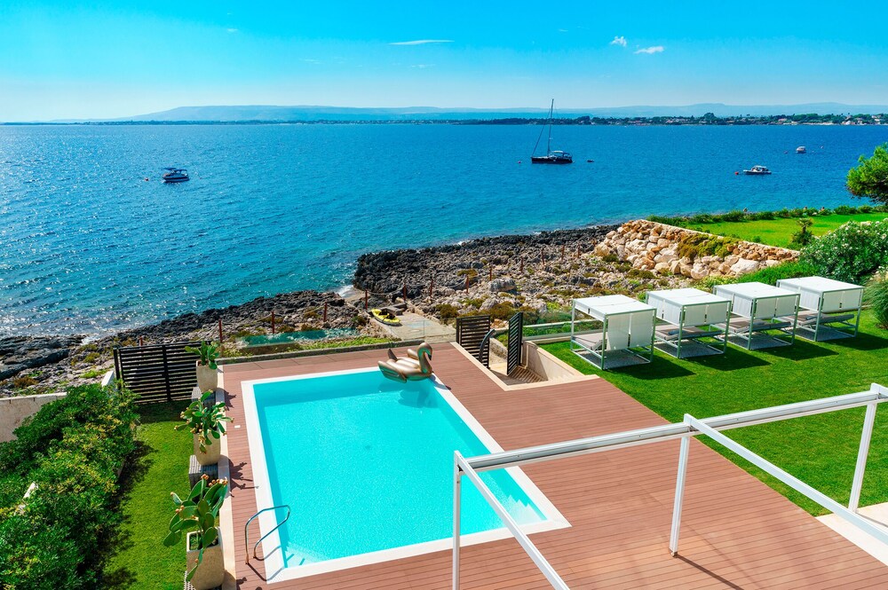Villa Angelina — 4-Star Luxury Hotel in Siracusa, Italy