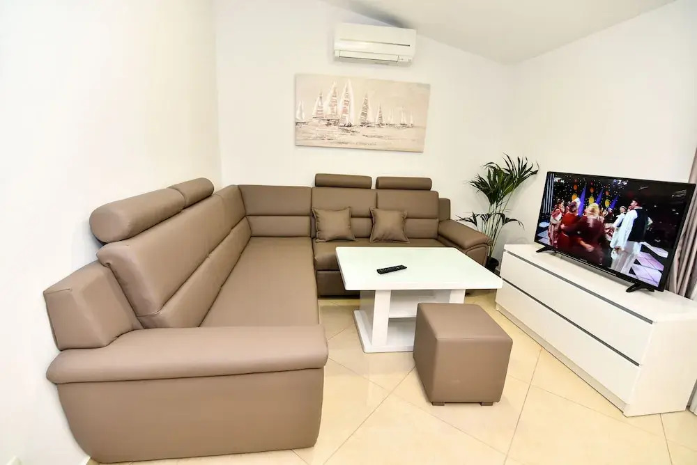 Apartments Sana — 4-Star Luxury Hotel in Vir, Croatia