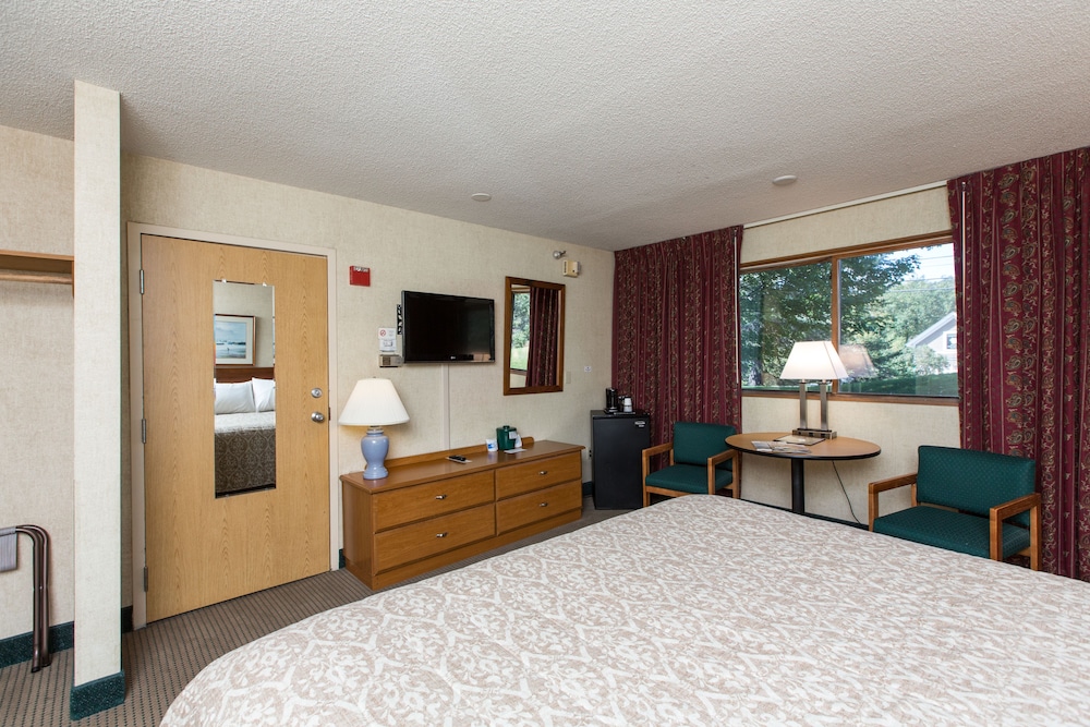 Commodores Inn - photo 26