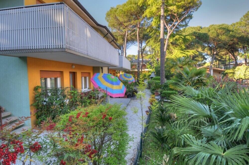 Residence Villa Laura — 4-Star Luxury Hotel in Lignano Sabbiadoro, Italy