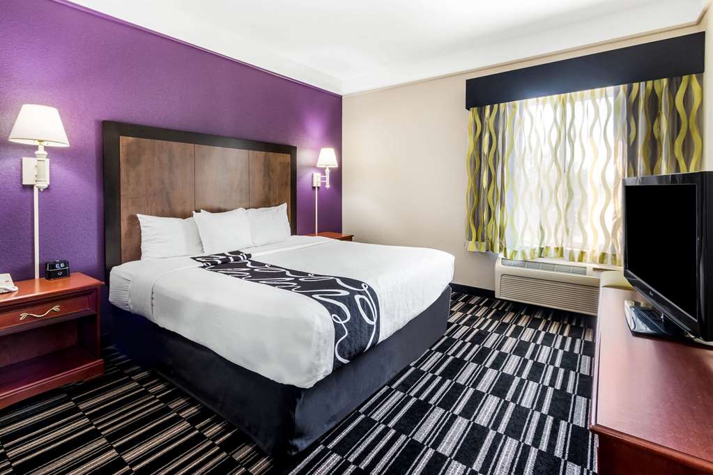 La Quinta Inn & Suites by Wyndham Roswell - photo 30