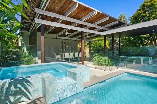 Witta Circle Walk To Hastings St Noosa Beach — Noosa Heads
