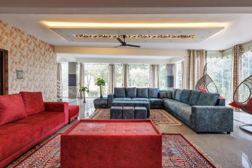 Villa Exotica by StayJade5BHKProjectorPvt. Pool — 4-Star Luxury Hotel in Denkanikota, India