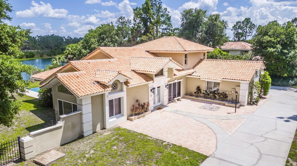 Swiss 65 Lake Denise in Clermont, United States