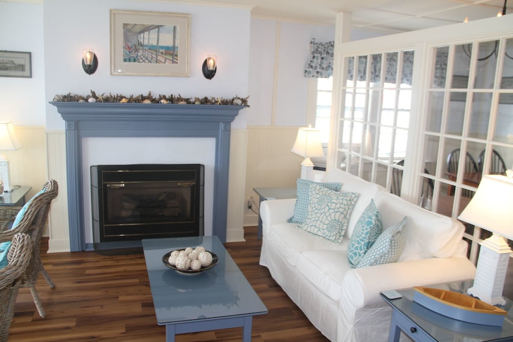 Bluebird Ocean Point Inn - photo 4