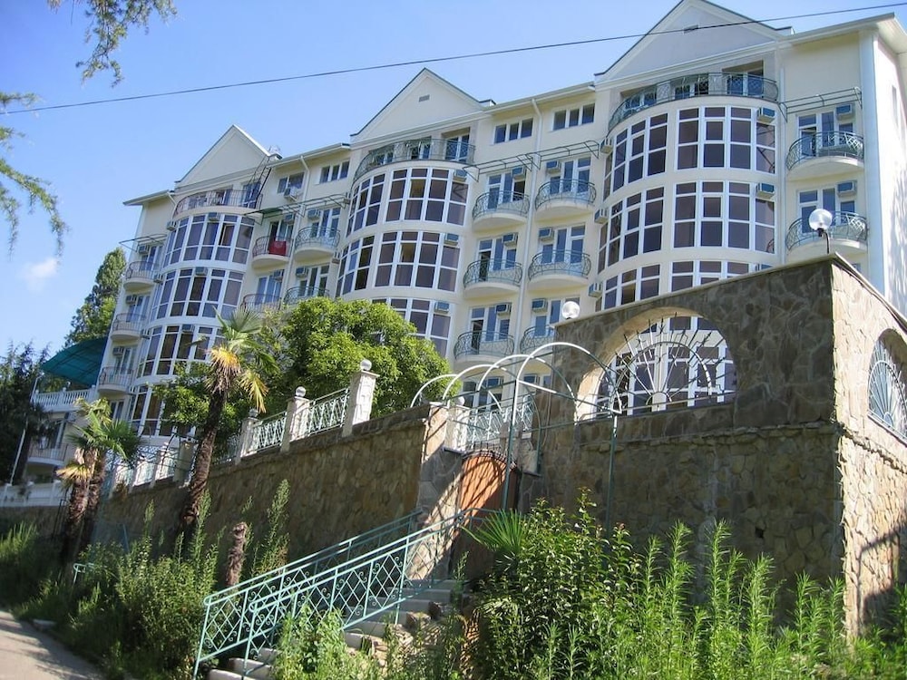 Hotel Sofia - carbon neutral hotel in Khosta