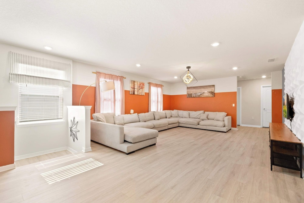 7BR Solterra Resort Newly Renovated Home w Pool - photo 15