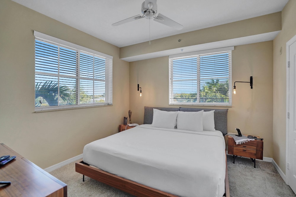 Dharma Home Suites South Miami at Red Road Commons - photo 16