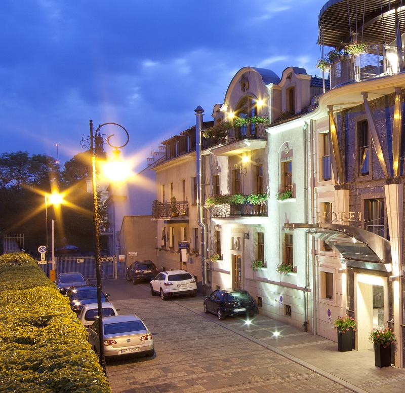 Caserio Ea - carbon neutral hotel in Ea