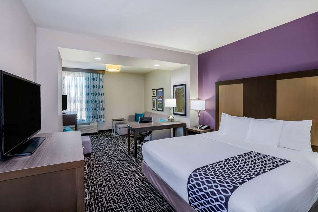 La Quinta Inn & Suites by Wyndham Houston Cypress - photo 13