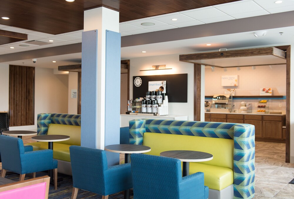 Holiday Inn Express & Suites Rock Falls by IHG - photo 10