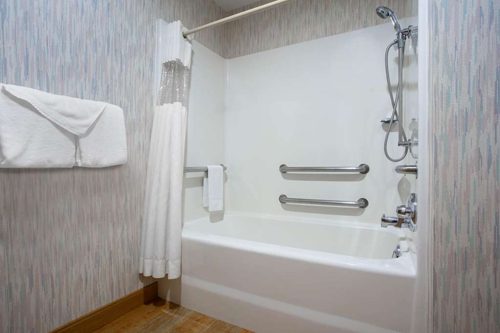 La Quinta Inn & Suites by Wyndham Roanoke Salem - photo 37
