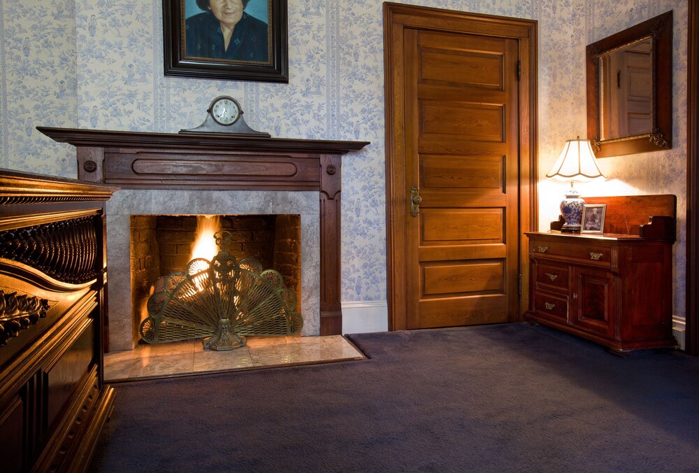 The Reynolds Mansion - photo 14