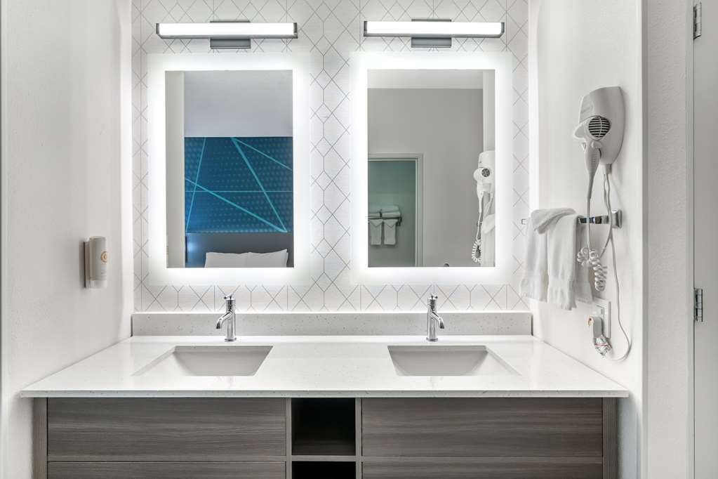 Comfort Suites Redmond Airport - photo 25