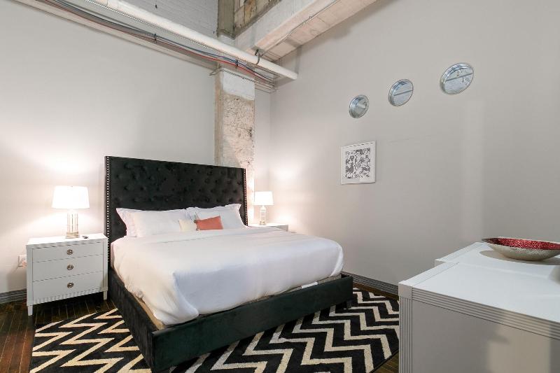 Luxury Downtown Dallas Stay by Amyfinehouse - photo 285