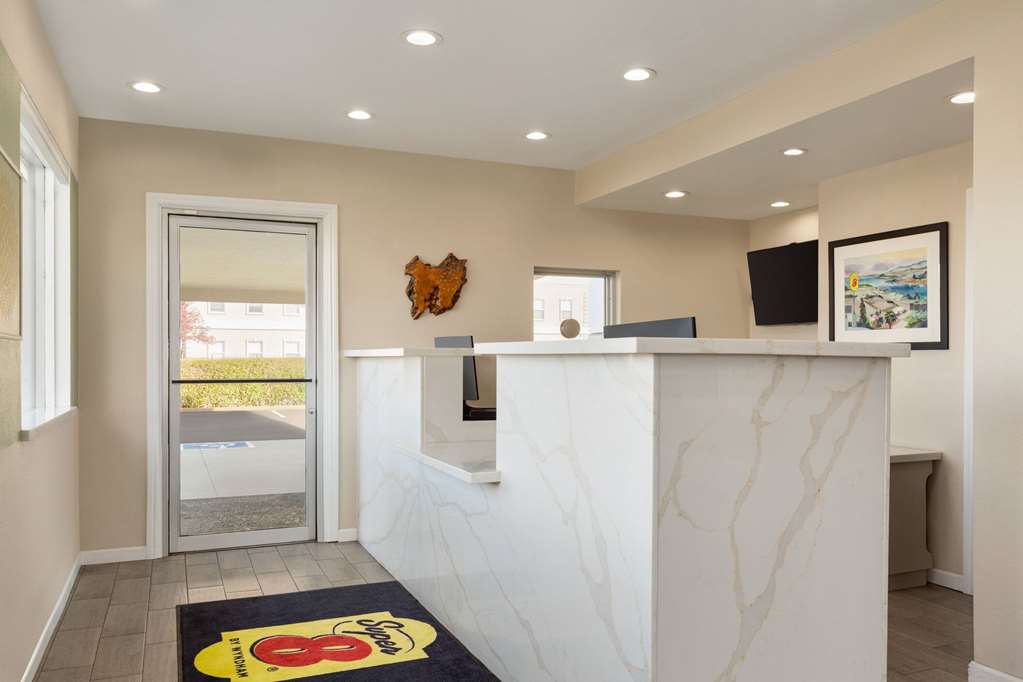 Super 8 by Wyndham Eureka - photo 9