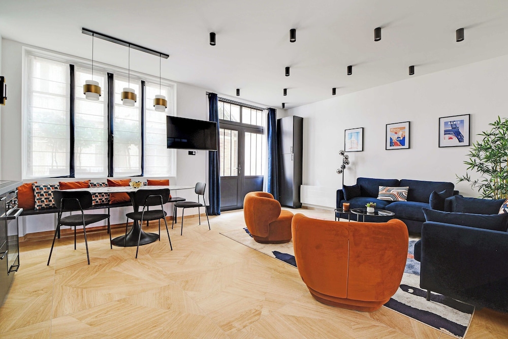 Elegant Apartment 3br 7p Moulin Rouge — 4-Star Luxury Hotel in Paris, France