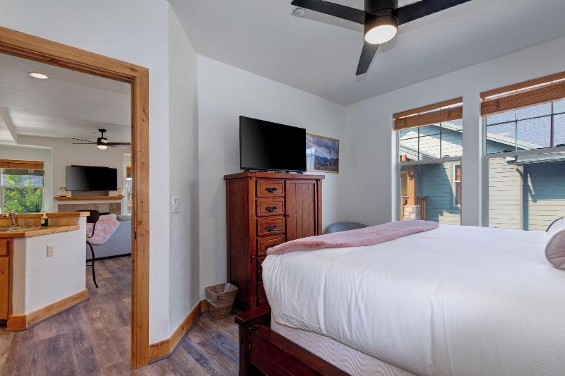 Fox Pointe At Redstone By Lespri Management - photo 20