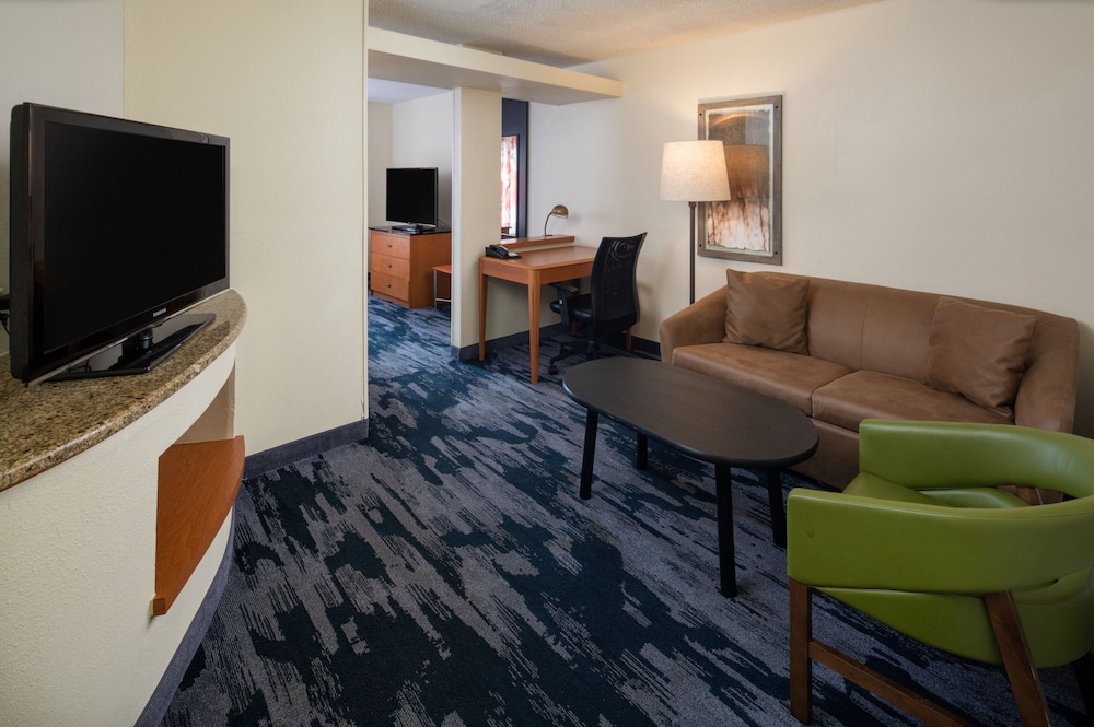Fairfield Inn & Suites by Marriott Gulfport - photo 17