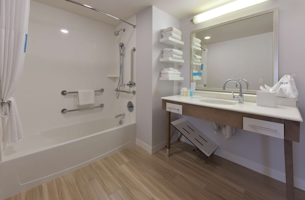 Hampton Inn & Suites Seattle Redmond - photo 32