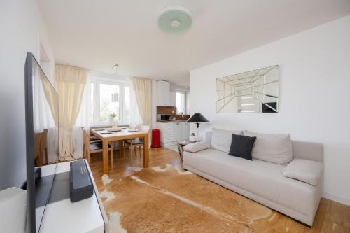 Bright Two Bedroom Apartment by Noclegi Renters — 4-Star Luxury Hotel in Warsaw, Poland