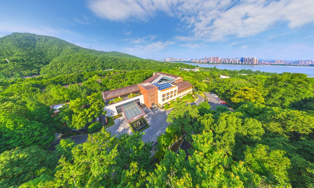 Millennium Resort Hangzhou — 4-Star Luxury Hotel in Hangzhou, People's Republic of China