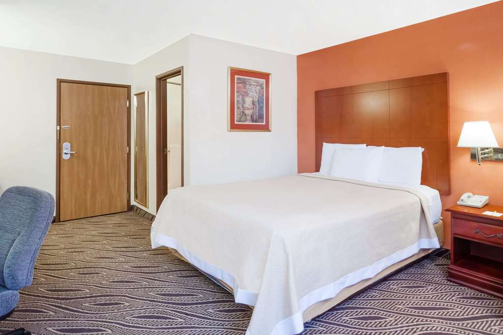 Days Inn by Wyndham Dyersburg - photo 10