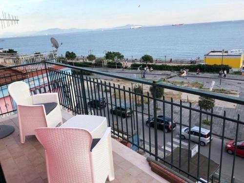 Casa Bella Con Terrazzo Sul Mare — 4-Star Luxury Hotel in Vietri Sul Mare, Italy