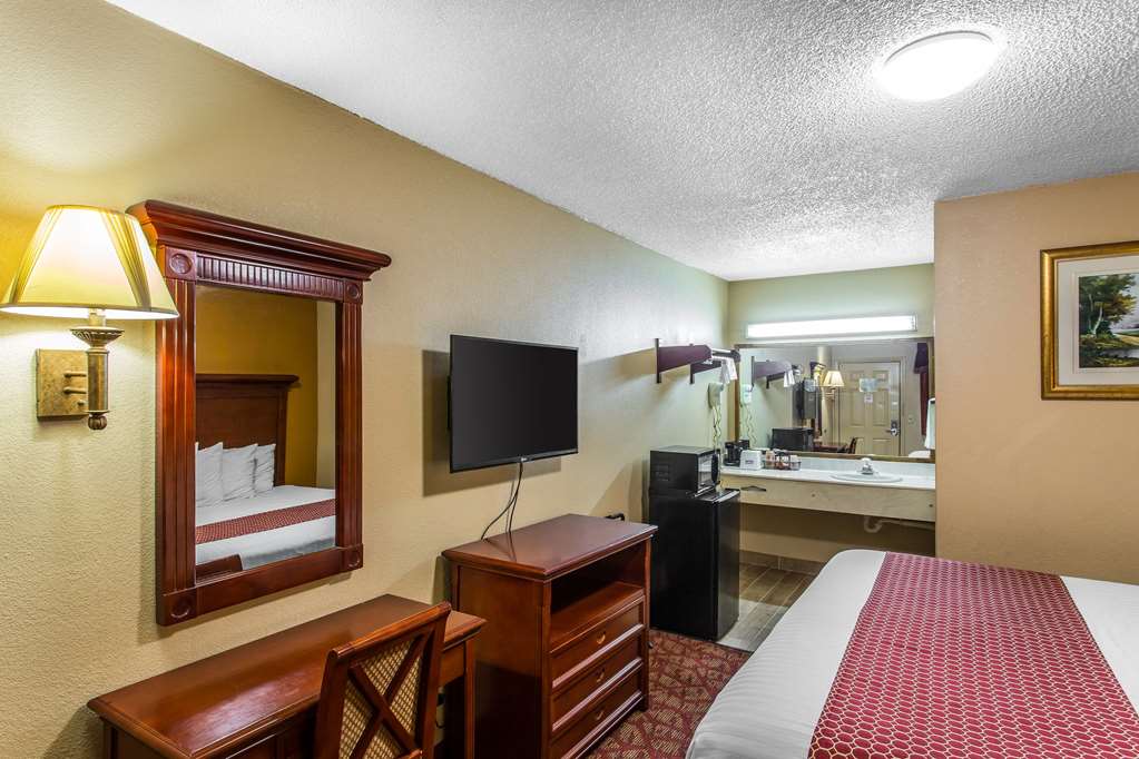 Rodeway Inn Goodlettsville South - photo 10