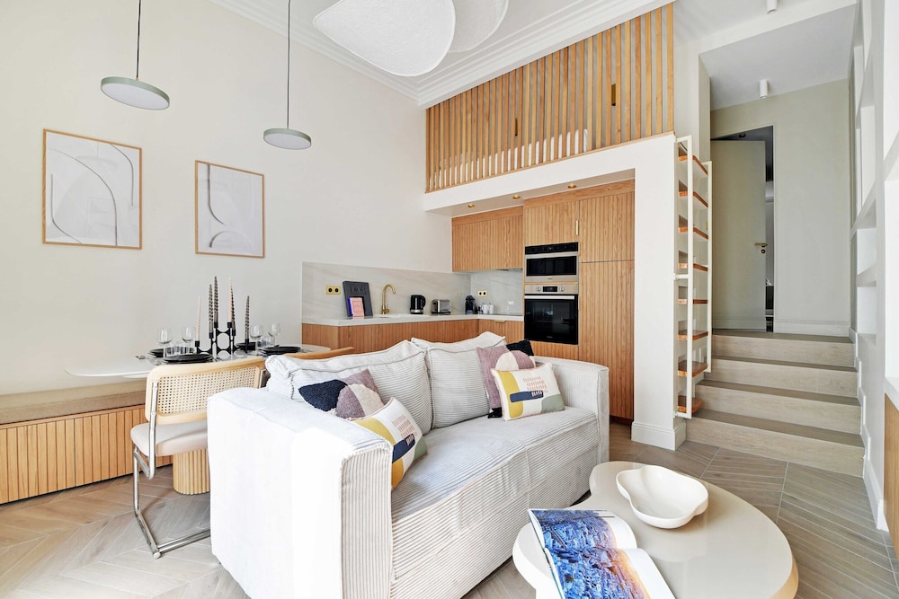 Chic Apartment 1br 5p Square des Batignolles — 4-Star Luxury Hotel in Paris, France
