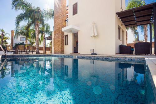 Villa Ioanna 50m from Med Sea