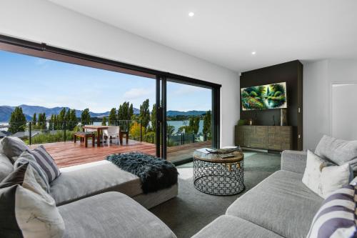 The Lookout Lake Views in Wanaka, New Zealand