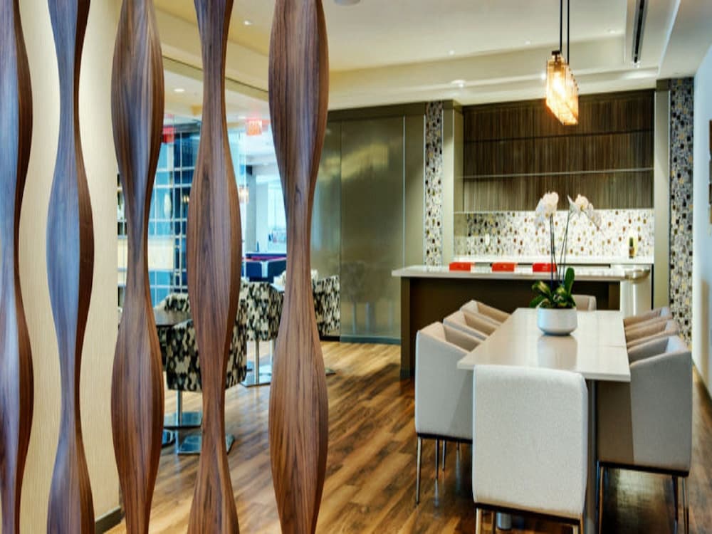 Global Luxury Suites at Exchange - photo 26