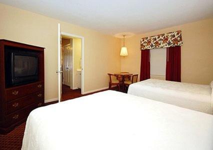 Ambassador Inn - photo 13