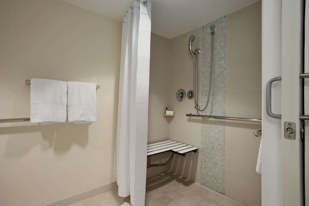 Hilton Miami Airport Blue Lagoon - photo 33