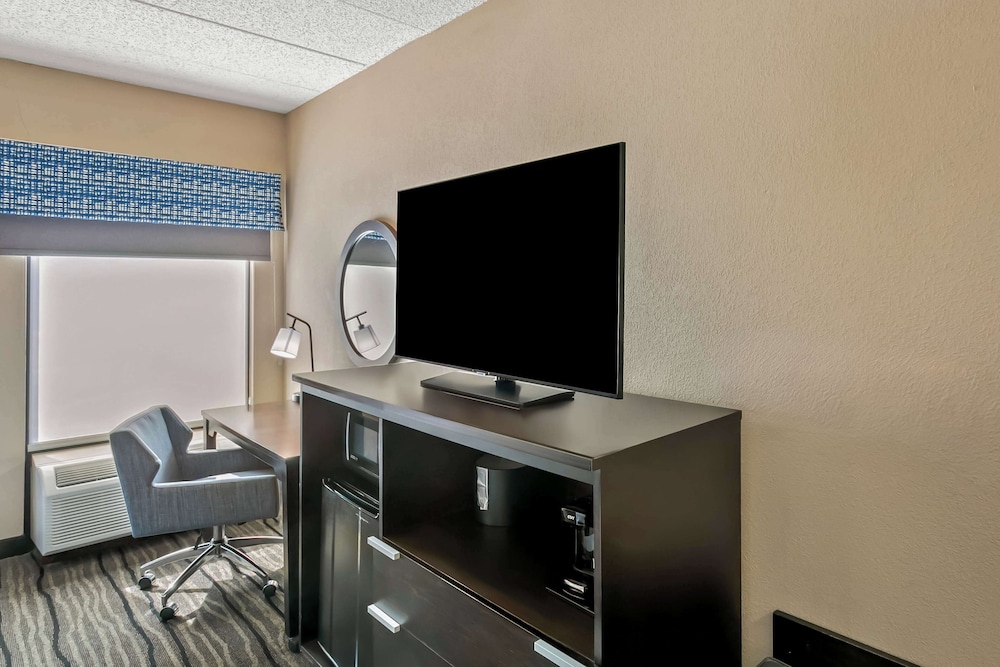 Hampton Inn Bowie - photo 22