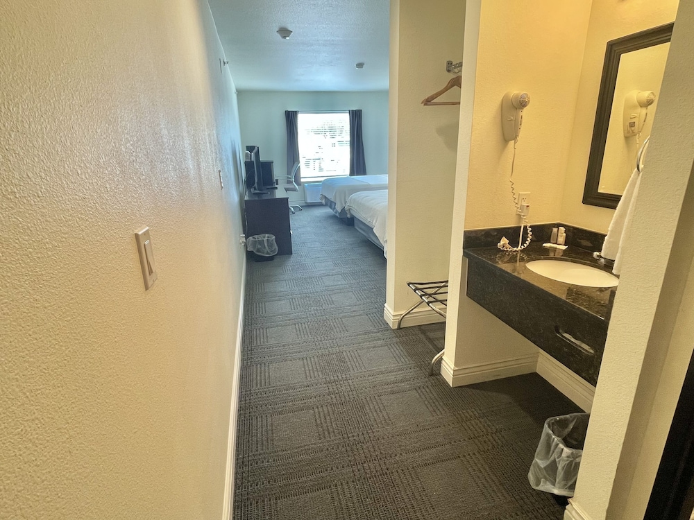 FairBridge Inn & Suites Cuero - photo 6