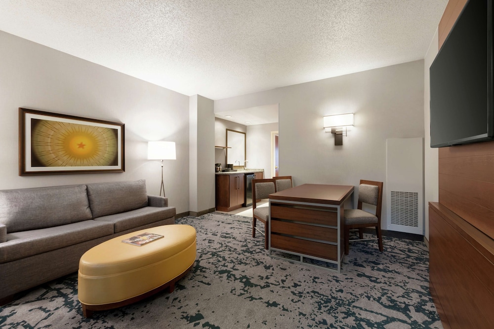 Embassy Suites by Hilton Dallas DFW Airport North - photo 26