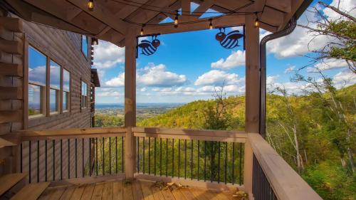 Queen Bee - carbon neutral hotel in Sevierville