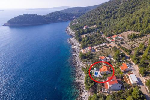 Seaside family friendly house with a swimming pool Karbuni Korcula 14776 — 4-Star Luxury Hotel in Blato, Croatia